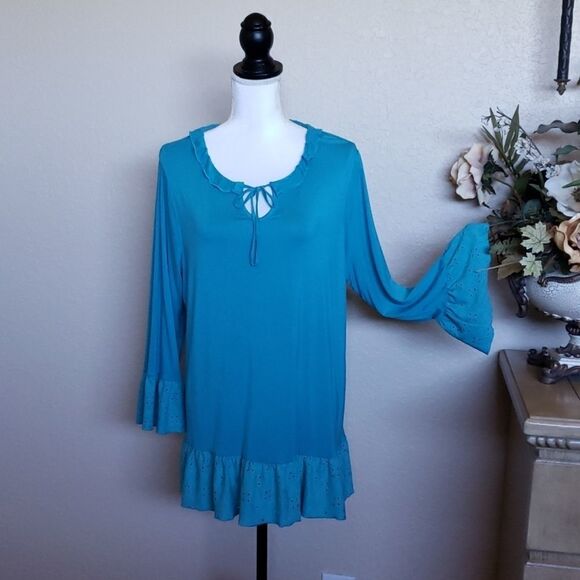 TINT & SHADOW Eyelet Trim Peasant Top - Picture 1 of 13